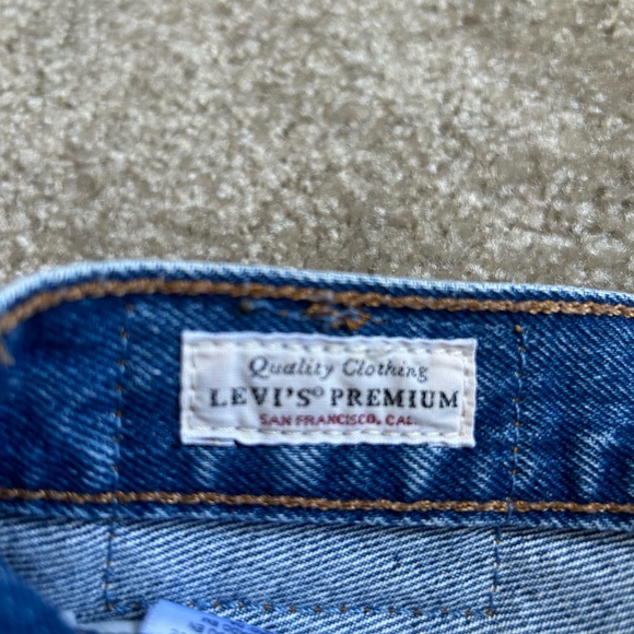 Women’s Levi’s 501 High Rise Shorts - Picture 6 of 6
